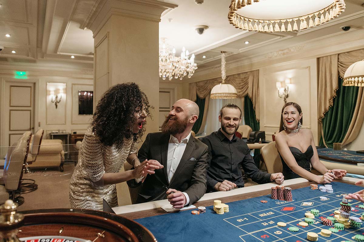 American casinos and gambling table players